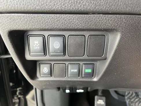 Used 2021 Nissan Rogue Sport SV FWD image 16