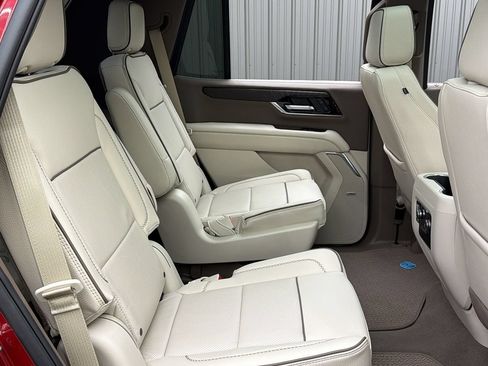 Used 2026 GMC Yukon Denali w/ Sun & Power Step Package AWD/4WD image 38