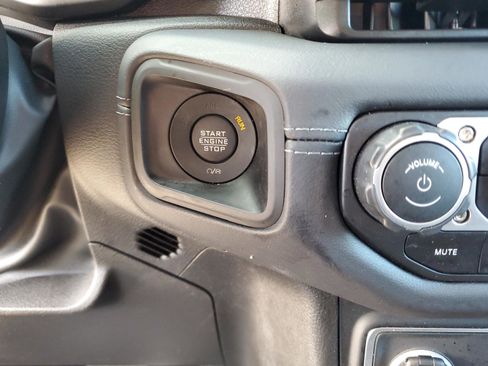 Used 2025 Jeep Wrangler Unlimited Rubicon w/ Convenience Group image 24