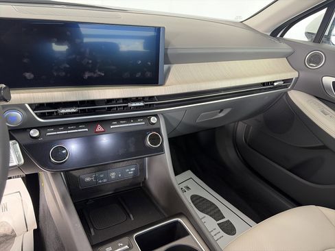Used 2025 Hyundai Sonata Limited image 4