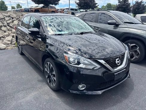 Used 2018 Nissan Sentra SR w/ Technology Package FWD image 3