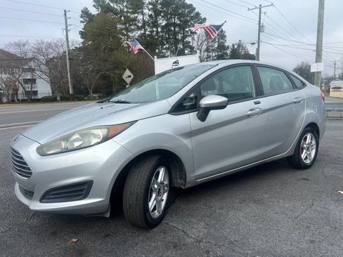 Used 2019 Ford Fiesta SE image 4