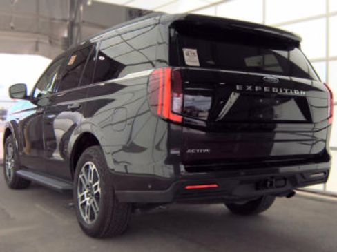 Used 2025 Ford Expedition Active AWD/4WD image 10