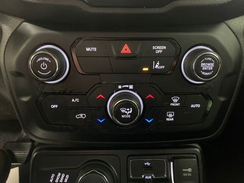 Used 2021 Jeep Renegade Limited image 11