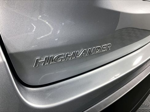 Used 2019 Toyota Highlander XLE FWD image 30