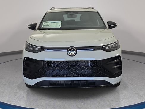 New 2026 Volkswagen Tiguan SE R-Line AWD/4WD image 2