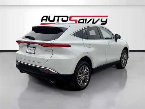 Used 2024 Toyota Venza Limited image 7