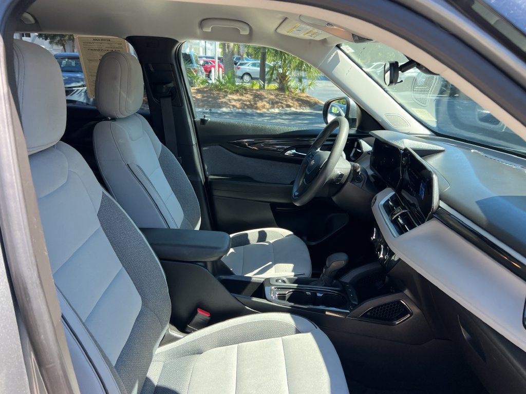 Used 2025 Chevrolet TrailBlazer LT FWD image 16
