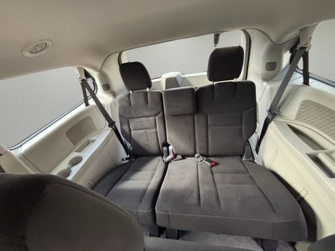 Used 2019 Dodge Grand Caravan SE FWD image 15