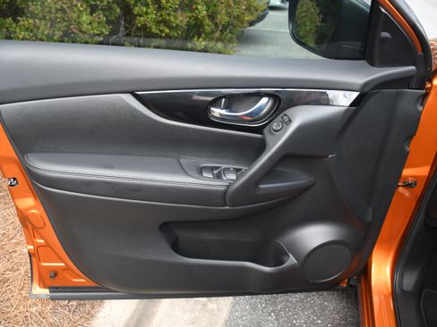 Used 2017 Nissan Rogue Sport SV w/ SV Premium Package FWD image 10