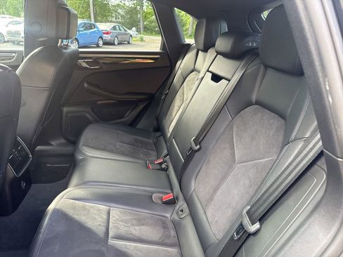 Used 2017 Porsche Macan AWD/4WD image 30