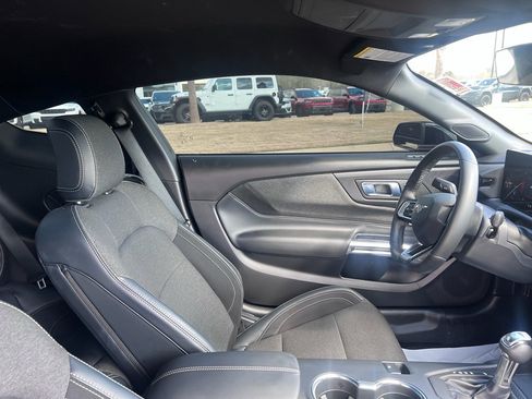 Used 2025 Ford Mustang Coupe image 17