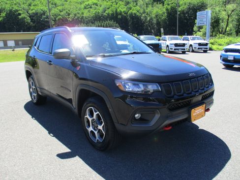 Certified 2022 Jeep Compass Trailhawk w/ Trailhawk Convenience Group AWD/4WD image 3