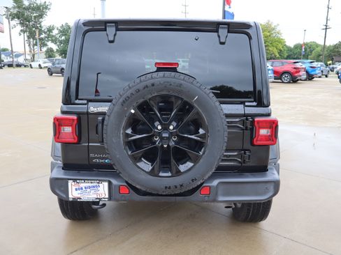 Used 2025 Jeep Wrangler Unlimited Sahara w/ Safety Group AWD/4WD image 6