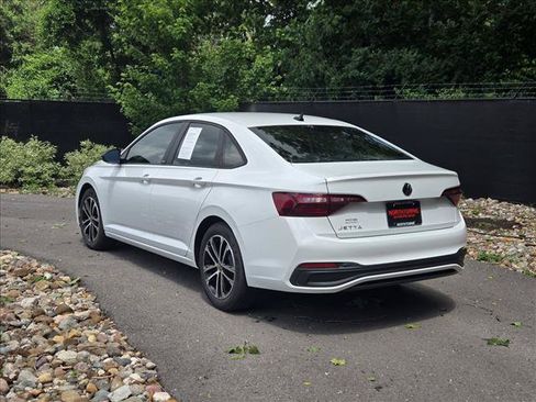 Used 2023 Volkswagen Jetta Sport FWD image 3