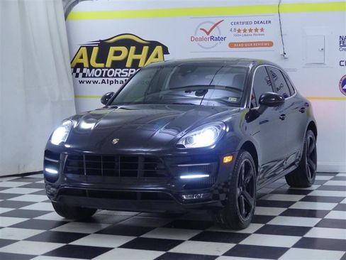 Used 2018 Porsche Macan Turbo image 2