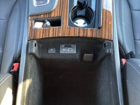 Used 2021 Cadillac Escalade Luxury image 32