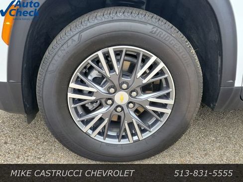 Used 2026 Chevrolet Traverse LT AWD/4WD image 9