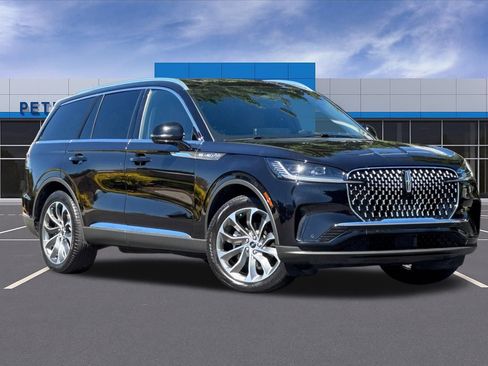 Used 2025 Lincoln Aviator Reserve AWD/4WD image 2
