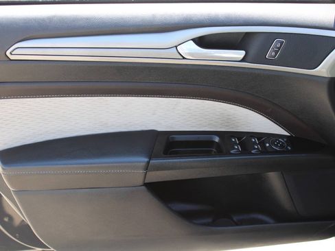 Used 2020 Ford Fusion SE w/ Equipment Group 151A FWD image 18