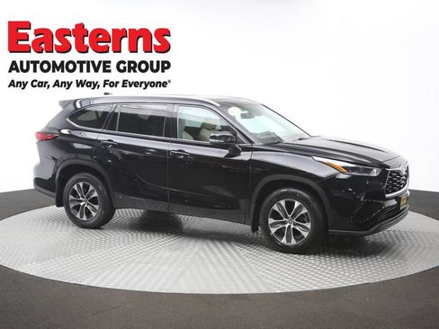 Used 2021 Toyota Highlander XLE AWD/4WD image 49