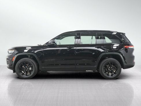 Used 2024 Jeep Grand Cherokee Altitude AWD/4WD image 2