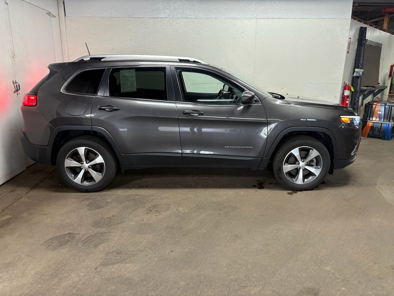 Used 2021 Jeep Cherokee Limited AWD/4WD image 4