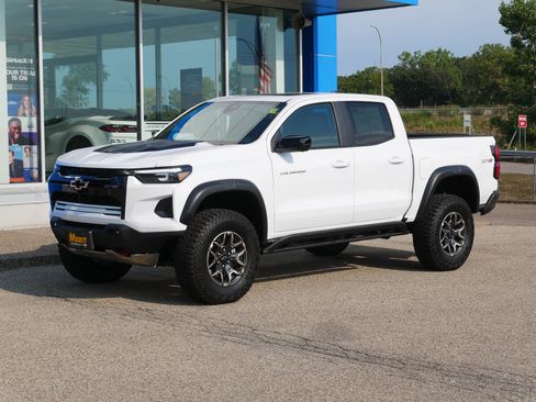 Used 2026 Chevrolet Colorado ZR2 w/ Technology Package AWD/4WD image 6