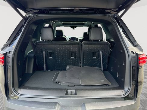 Used 2023 Chevrolet Traverse LT w/ LT Premium Package AWD/4WD image 35