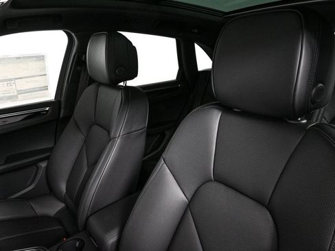 Certified 2026 Porsche Macan AWD/4WD image 5