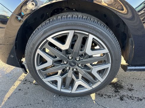 Certified 2025 Ford Expedition Platinum w/ Platinum Ultimate Package image 10