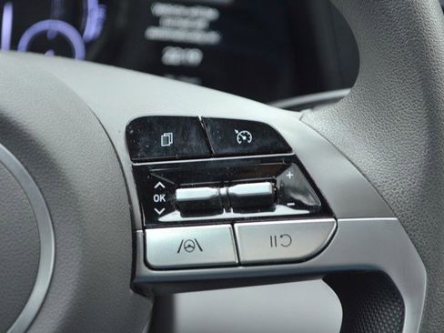 Used 2023 Hyundai Elantra Blue image 21