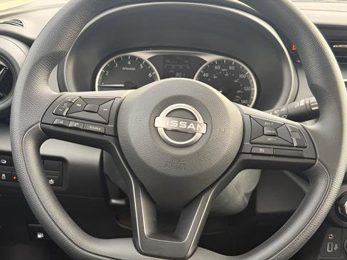 Certified 2025 Nissan Kicks Play S image 28