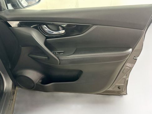 Used 2017 Nissan Rogue Sport SV w/ SV All-Weather Package AWD/4WD image 29