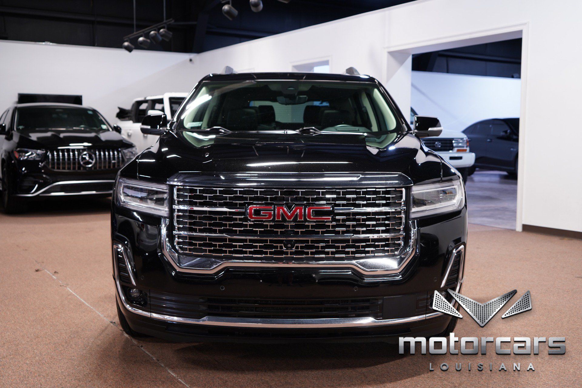 Used 2021 GMC Acadia Denali w/ Denali Technology Package FWD image 2