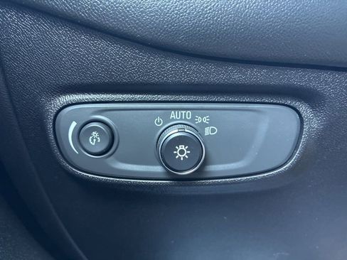 Used 2018 Chevrolet Equinox LT AWD/4WD image 25