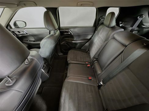 Used 2024 Mitsubishi Outlander SE image 22