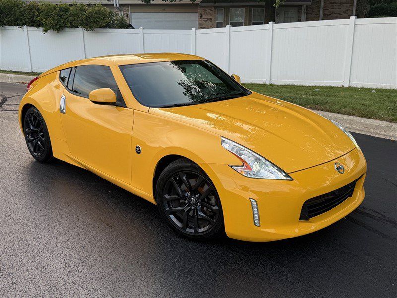 Used 2017 Nissan 370Z Coupe RWD image 1