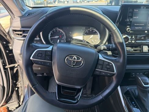 Used 2022 Toyota Highlander Limited image 22