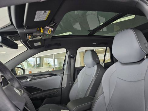 New 2026 Volkswagen Tiguan SE R-Line AWD/4WD image 16