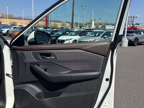 Certified 2022 Nissan Rogue SV image 15