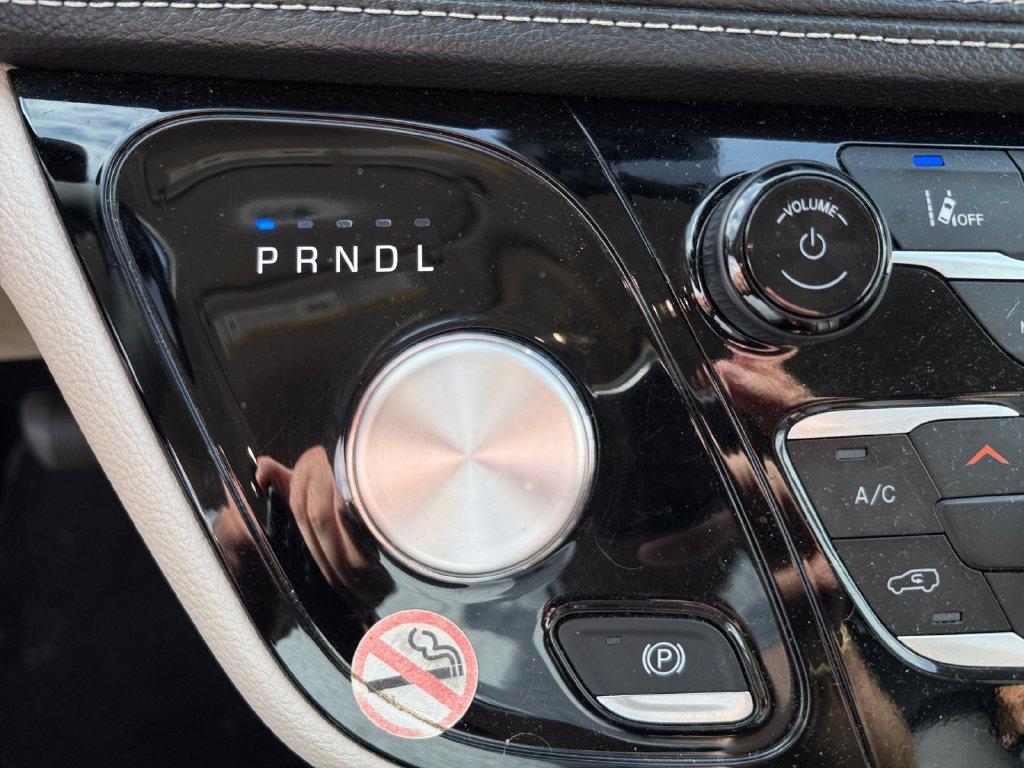 Used 2024 Chrysler Pacifica Limited FWD image 31