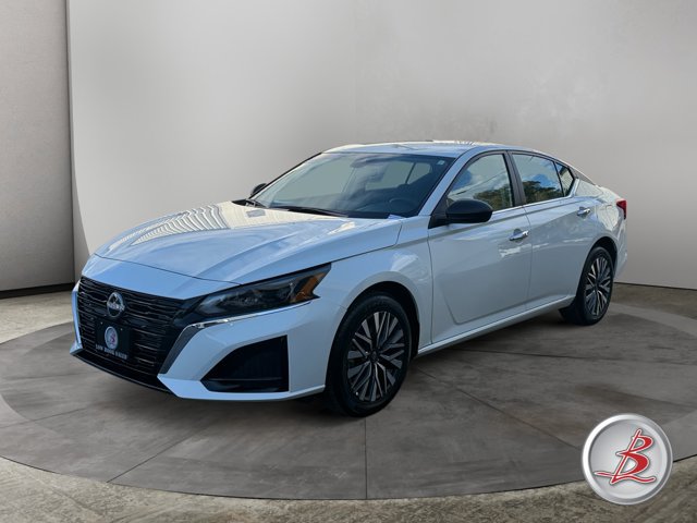 Used 2025 Nissan Altima 2.5 SV AWD/4WD image 3
