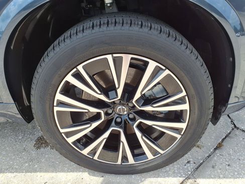 Certified 2025 Volvo XC90 T8 Plus w/ Protection Package Premier AWD/4WD image 9