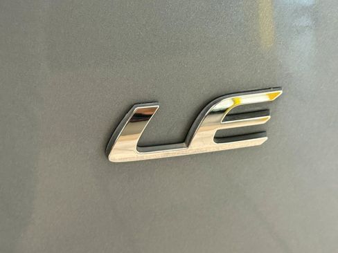 Used 2020 Toyota Corolla LE FWD image 15