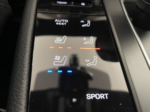 Certified 2024 Porsche Macan GTS image 23