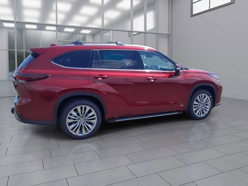 New 2026 Toyota Highlander Platinum AWD/4WD image 7