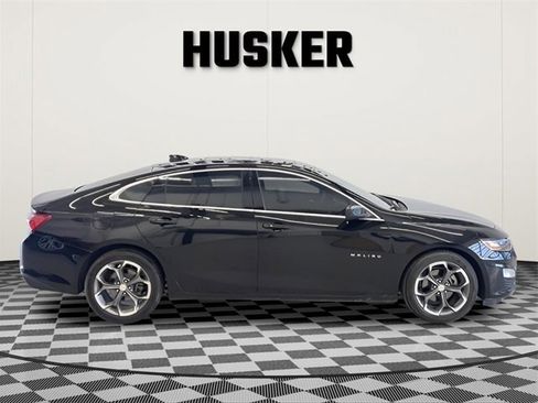 Used 2021 Chevrolet Malibu LT image 2