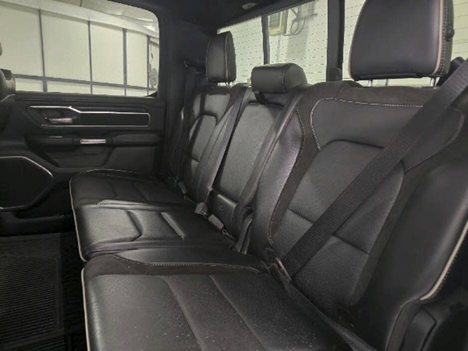Used 2024 RAM 1500 Laramie AWD/4WD image 19