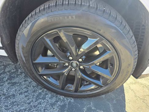 Used 2025 Land Rover Range Rover Velar Dynamic SE image 9